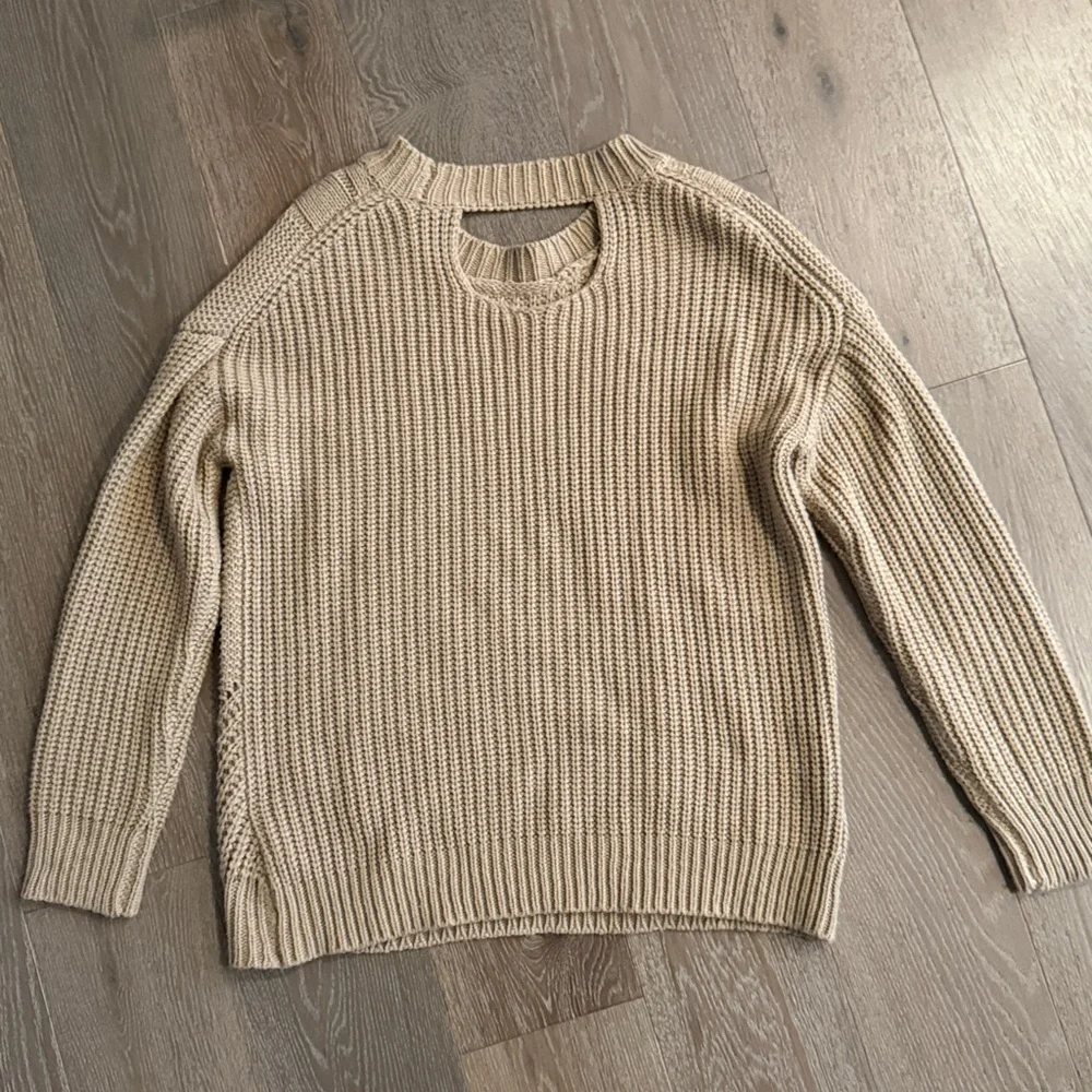 Women’s No Boundaries knitted sweater. Size: Large (11-13) Gently Used. - Picture 2 of 2